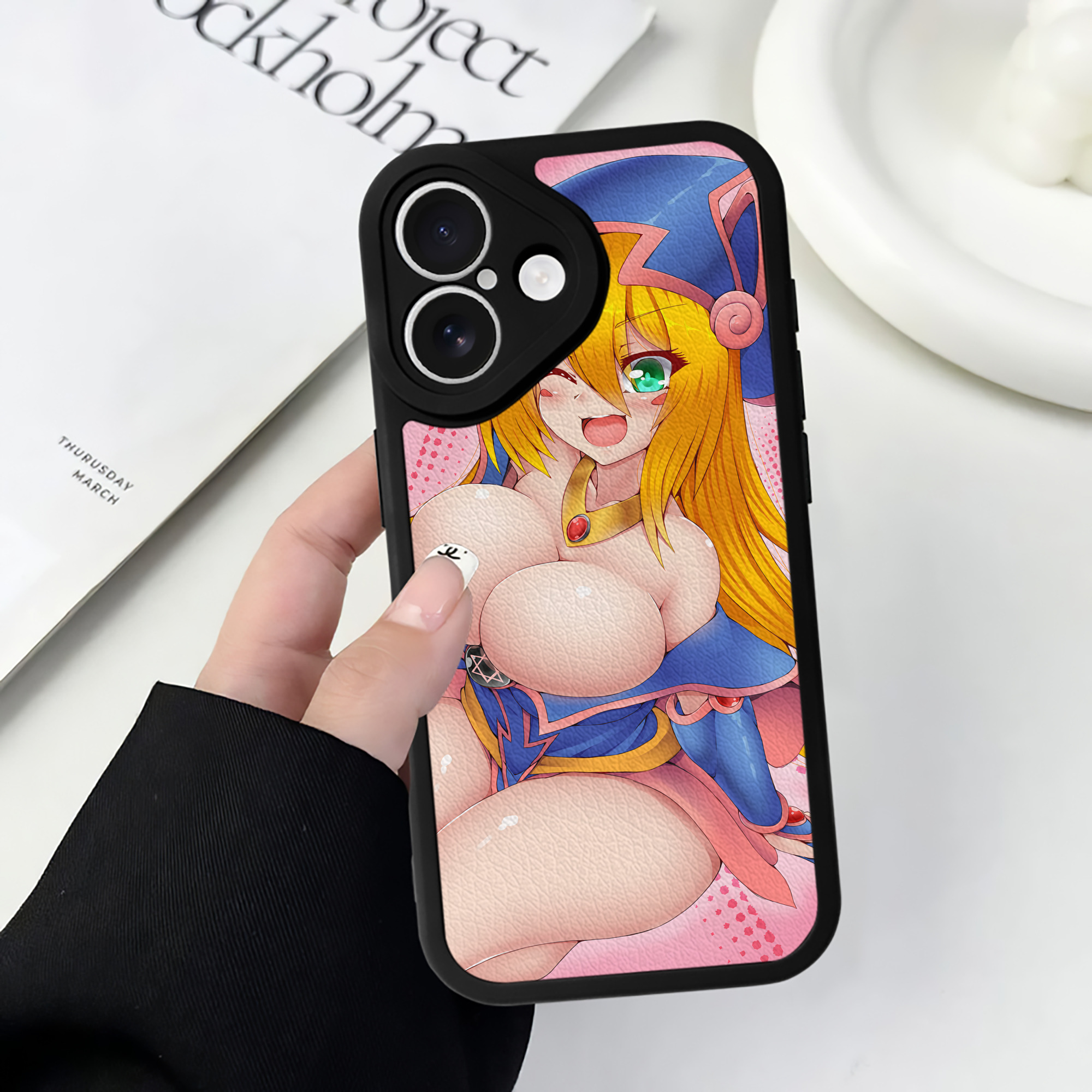 （画像用） 遊☆戯☆王 Yu-Gi-Oh! 【iPhone 16シリーズ対応】シリコンスマホケース（レザー調） 材質：シリコン